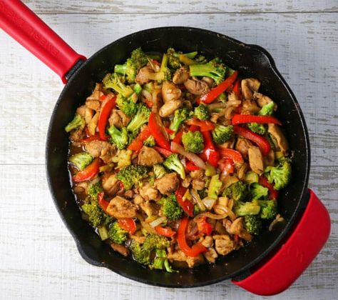 Easy Chicken and Broccoli Stir-Fry - Tastefulventure Chicken Broccoli Stir Fry, Golo Recipes, Mushroom Broccoli, Golo Diet, Broccoli Bake, Chicken And Broccoli, Metabolic Diet, Fast Metabolism Diet, Yummy Casseroles