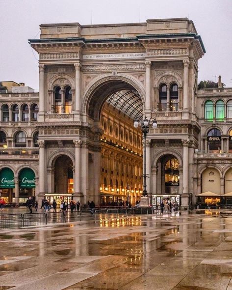 Milan Travel, Italy Tourism, Galleria Vittorio Emanuele Ii, Milan Cathedral, Selling On Amazon, Italy Landscape, Italian Life, Adventure Of The Seas, Italy Tours