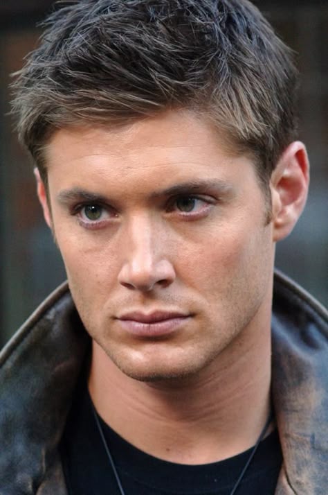 Dean Winchester Hair, Jensen Ackles Haircut, Dean Winchester Season 1, Dean Winchester Supernatural, Dean Supernatural, Jensen Ackles Supernatural, Jensen Ackles Jared Padalecki, Supernatural Dean Winchester, Winchester Boys