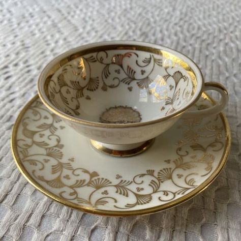 Schumann Arzberg Bavaria Demitasse Cup and Saucer Gold Floral Tea Cup | eBay Antique Tea Cups Vintage, Vintage Tea Cups, Floral Tea Cup, Royal Ball, Pretty Tea Cups, Antique Tea Cups, Beautiful Tea, Tea Sets Vintage, Wallpaper Nature Flowers