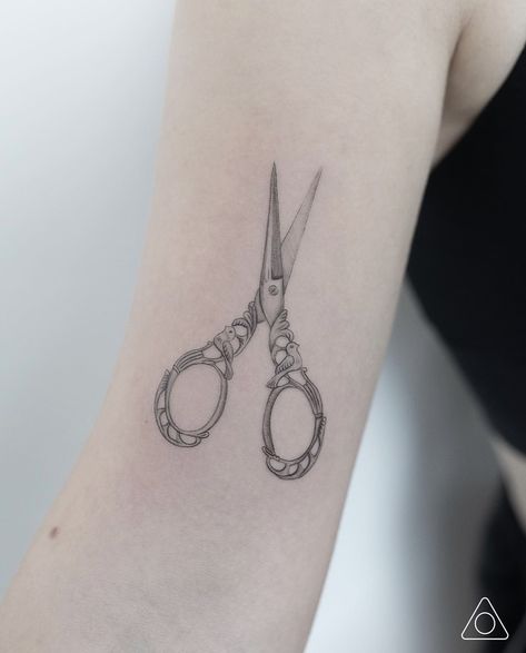 Scissor Tattoo, Cute Scissors, Dainty Tattoo, Dainty Tattoos, Tiny Tattoos, Tattoo Studio, Tattoos, Quick Saves