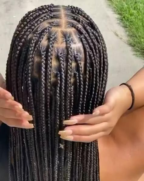 Medium Not Less Braids, Singles Box Braids, Middle Part Box Braids, Crazy Braids Hairstyles, Knotless Singles, Single Hairstyles, Box Braids Medium Size, Medium Length Box Braids, Box Braids Hairstyles Medium