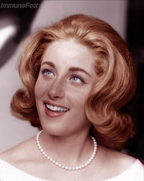 Lesley Gore Icon, 1960 Women Hair, Lesly Gore, Big 60s Hair, Mckayla Core, 60s Big Hair, Lesley Gore Poster, 50s Lifestyle, Easy 50s Hairstyles