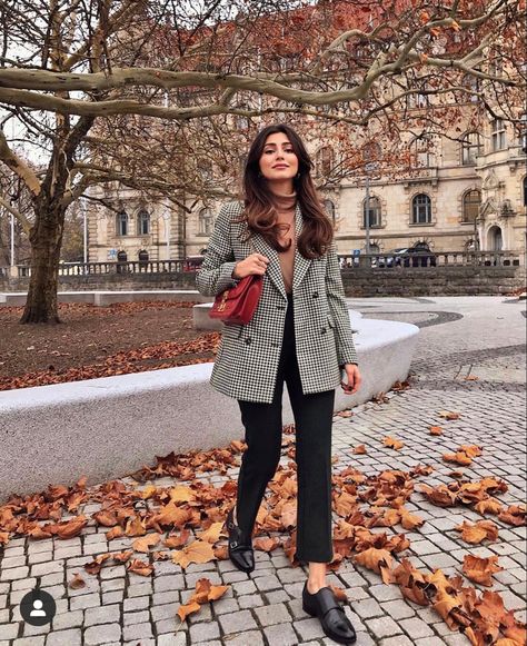 Ayda Hadi, Parisian Style Spring, Winter Mode, Feminine Outfit, Instagram Foto, Winter Fashion Outfits, Looks Vintage, Fall Winter Outfits, Outfits Casuales