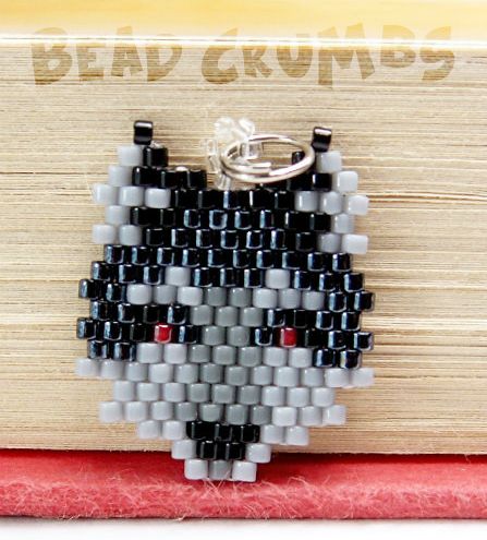 Wolf Seed Bead Earrings, Wolf Bead Pattern, Beaded Wolf Pattern, Craft Ribbon Storage, Beaded Keychains Patterns, Wolf Scouts, Wolf Earrings, Pony Bead Animals, Bead Animals