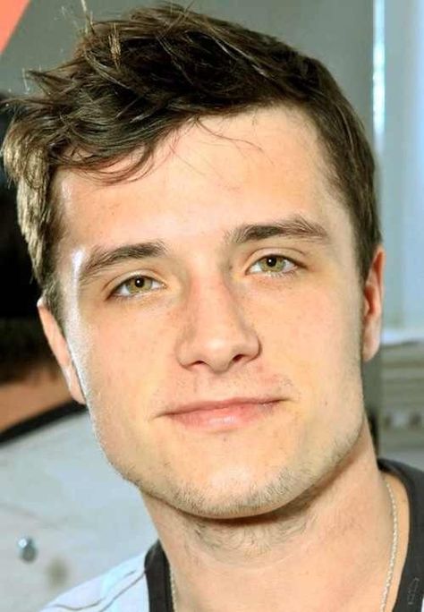 Josh Hutcherson face of a sexy man love his eyes Peeta Mellark, Josh Hutcherson, Hey Good Lookin, Catching Fire, The Twilight Saga, Jennifer Lawrence, Celebrities Male, Hunger Games, Celebrity Crush