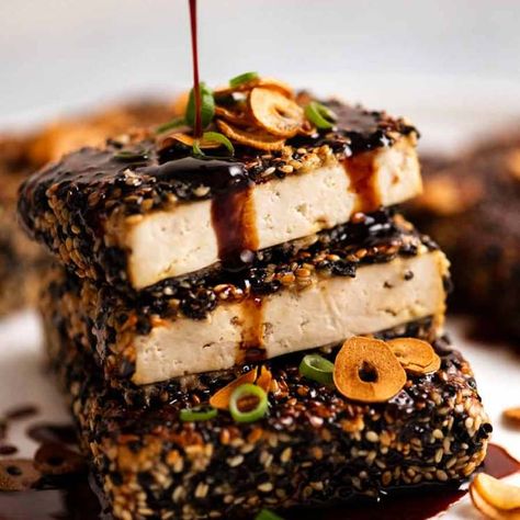 Dinner Recipes Tofu, Sesame Crusted Tofu, Tofu Steaks, Recipes Tofu, Crusted Tofu, Tofu Steak, Sesame Tofu, Quick And Easy Dinner Recipes, Recipetin Eats