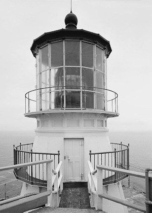 Historic Structures Lighthouse Core, Ocean Academia, Dark Nautical, Point Reyes Lighthouse, Nautical Aesthetic, Sea Stories, Sea Aesthetic, Stormy Seas, Lighthouse Point