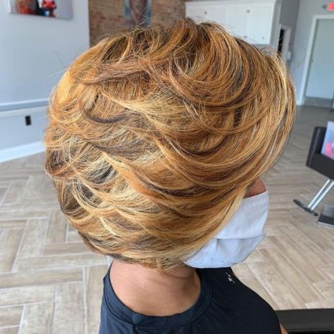 Feathered Bob with Highlights and Lowlights Bob With Highlights And Lowlights, Layers And Balayage, Hair Ideas For Women, Feathered Hair Cut, Feathered Bob, Feathered Hair, Blonde Layered Hair, Bob With Highlights, Feathered Bangs