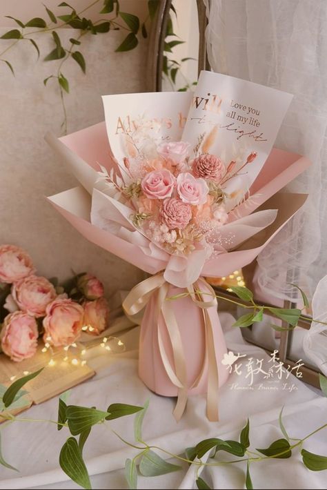 Buket Aesthetic, Aesthetic Ribbon, Bouquet Styles, Flowers Paper Craft, Ribbon Flowers Bouquet, Diy Bouquet Wrap, Make Paper Flowers, Valentine Bouquet, Luxury Flower Bouquets