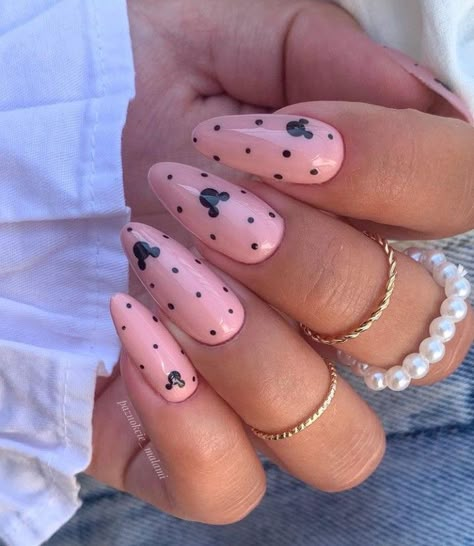 Trendy Disney Nails, Miki Nails, Minimalist Disney Nails, Nail Ideas For Moms, Disney Nails Pink, Pink Disney Nails, Nails Designs For Beginners, Classy Disney Nails, Nail February