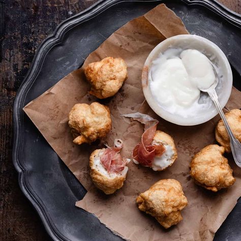 Impress your guests with Coccoli: pillowy bread balls deep-fried and stuffed with cheese & salami. Delicious and perfect! Fried Salami, Bread Balls, Chocolate Dipping Sauce, Spreadable Cheese, Italian Deli, Different Diets, Dairy Free Diet, Italian Cheese, Party Dishes