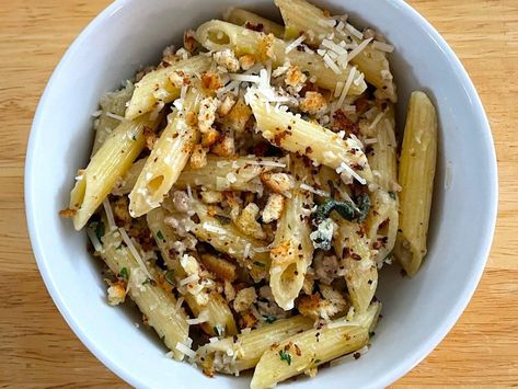 I tried Gordon Ramsay's favorite 10-minute pasta and now I know why he makes it every week Gordon Ramsay Dishes, Leek Pasta, Turkey Pasta, Gordon Ramsay Recipe, Homemade Pasta Recipe, Easy Pasta Dishes, Yummy Meals, Simple Meals, Awesome Food