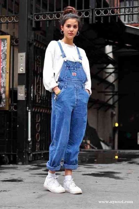 Dungarees Outfits, Overalls Outfit, Denim Dungarees, Skirt Denim, 90s Outfit, 90s Fashion Outfits, Skirt Maxi, Outfit Jeans, Grunge Vintage