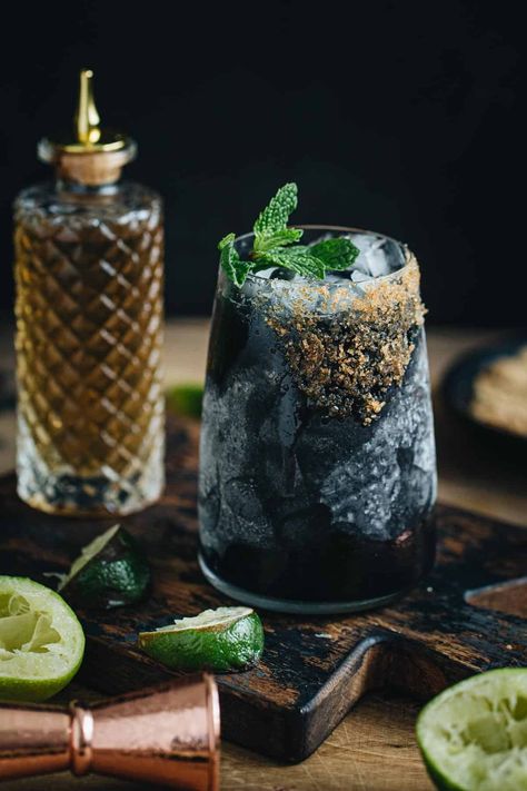 Black Margarita Recipe Black Drink Aesthetic, Black Margarita Recipe, Witchy Margarita, Activated Charcoal Margarita, Activated Charcoal Cocktail, Black Margarita, Margarita Cocktail Aesthetic, Margarita Cocktail Photography, Margarita Aesthetic