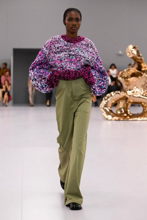 Loewe RTW Spring 2024 [PHOTOS] Knitwear Trends 2024, Runway Knitwear, Hand Knit Sweaters, Stylish Knitwear, Knitwear Trends, Knitwear Inspiration, Jonathan Anderson, 2024 Fashion Trends, Skirt Trends