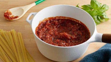 How to Make Marinara Sauce | Marinara Sauce Recipe | Ina Garten | Food Network Garden Marinara Sauce, Easy Homemade Marinara Sauce, Best Marinara Sauce, Grilled Strawberries, Ina Garden, Pasta Marinara, Fresh Tomato Pasta, Homemade Marinara Sauce, Garlic Shrimp Pasta