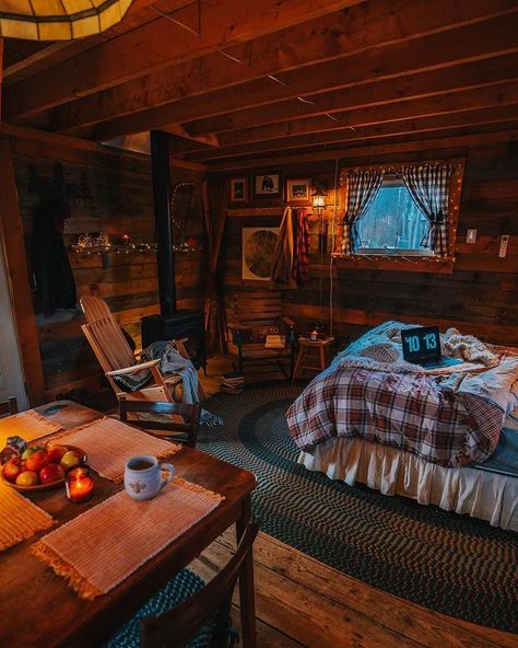 Rustic Tiny House, Log Cabin Interior, Cabin Aesthetic, Cabin Bedroom, Cabin Interiors, Cabin Living, Little Cabin, Log Cabin Homes, Tiny House Interior