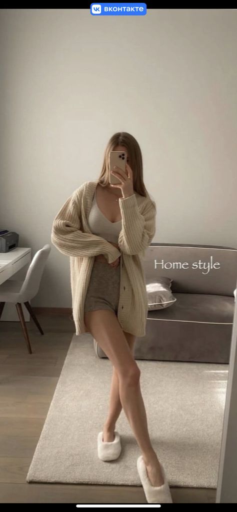 Home Look Outfit, Home Outfit Women, Comfy Home Outfits, Casual Home Outfits, House Outfit, Spiegel Selfie, At Home Outfits, Fluffy Slippers, Cute Maternity Outfits