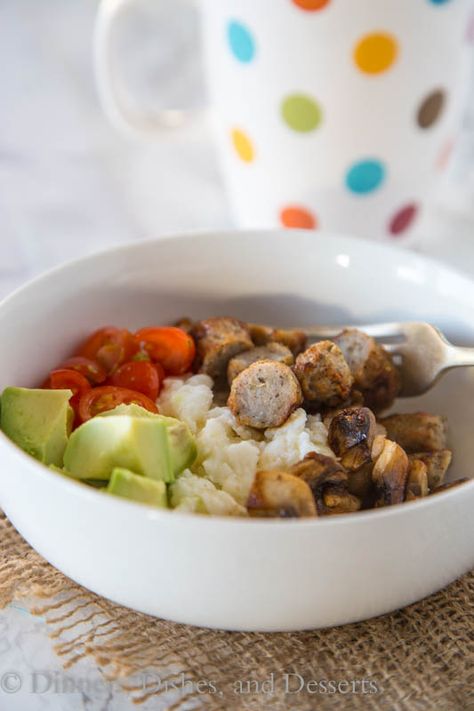 Breakfast Bowls with Chicken Sausage and Egg Whites - a super healthy, hearty breakfast with egg whites, sauteed mushrooms, diced tomatoes, and chicken sausage. Bowls With Chicken, Egg White Breakfast, Sausage And Egg, Sauteed Mushrooms, Breakfast Bowl, Healthy Clean Eating, Diced Tomatoes, Healthy Breakfasts, Chicken Sausage