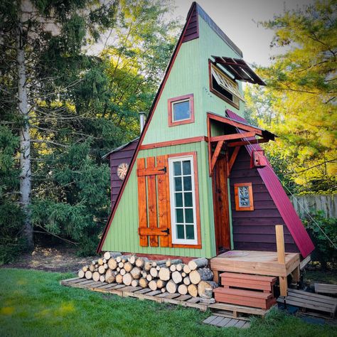 Lean To Cabin, Diy A Frame Cabin, Bunkie Ideas, Cabin Diy, Diy Cabin, Tiny House Exterior, Shed Home, Off Grid Cabin, Frame Cabin