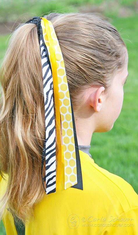 Also called softball streamers, pony-o, or sport bows, softball hair bows are practically part of the uniform. Make them easily at home with this tutorial. Softball Hair Braids, Sports Hair Bows, Softball Hair Bows, Ponytail Streamer, Softball Hair, Soccer Hair, Bow Braid, Girl Pony, Pony O