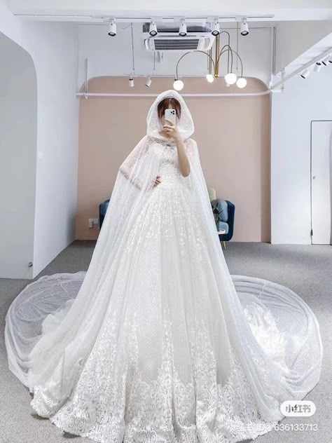 Wedding Dress Cape, Wedding Dress Winter, Ball Gowns Fantasy, Ballroom Wedding Dresses, Gaun Abad Pertengahan, Wedding Cloak, Ethiopian Traditional Dress, Cape Wedding, Dress Cape