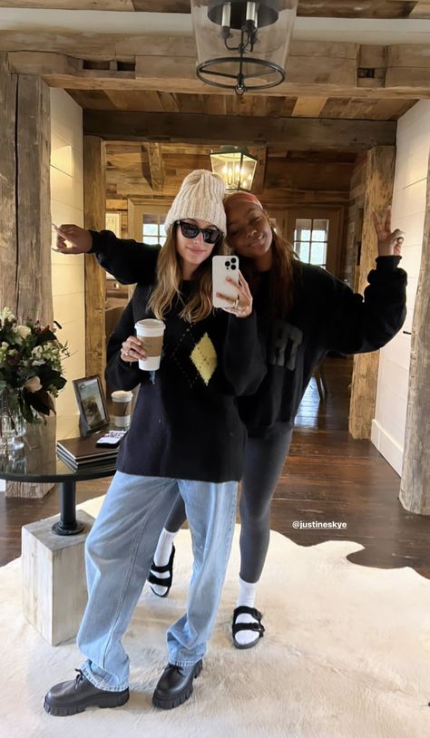 Hailey Bieber Winter Outfits, Hailey Bieber Winter, Chunky Hat, Hailey Baldwin, Hailey Bieber, Black Sweater, Derby Shoes, Shoes And Boots, Yellow Floral