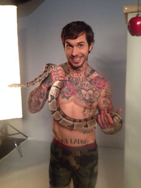 Alex Minsky. Alex Minsky, Prison Tattoos, Special Tattoos, Great Tattoos, Muscular Men, Tattoos For Guys, Google Chat, Tatting, Blog Post