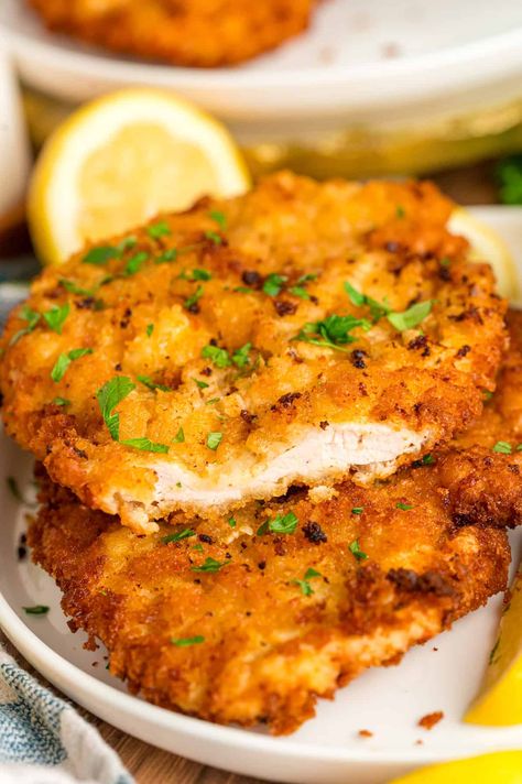 Chicken Schnitzel Recipe, Cold Recipes, Schnitzel Recipe, Fried Chicken Cutlets, Chicken Cutlet Recipes, Bavarian Recipes, Breaded Chicken Cutlets, Schnitzel Recipes, Crispy Chicken Recipes