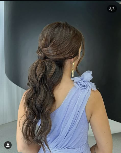 Hoco Hair For Open Back Dress, Bridesmaid Hair Strapless Dress, Bridesmaid Hair One Shoulder Dress, Bridesmaid Hairstyles One Shoulder Dress, One Shoulder Bridesmaid Dress Hairstyles, Hairstyles For Open Back Dress, Bridesmaid Hair Inspo, Rambut Brunette, Peinados Hair Styles