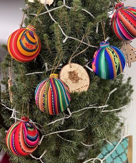 Peruvian Christmas Decorations, Peruvian Christmas, Unique Decoration, Diy Christmas Ornaments, Christmas Balls, Diy Christmas, Unique Decor, Tree Decorations, Christmas Tree Decorations