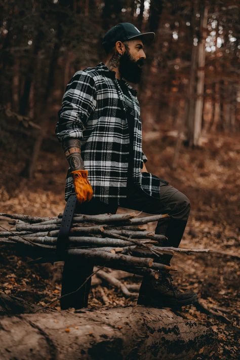 Whether chopping wood, pitching tents, or enjoying campfire moments, they keep you comfortable and stylish. Man In Flannel, Southern Mens Style, Camp Photoshoot, 40s Mens Fashion, Lumberjack Men, Lumberjack Man, Outdoorsmen Style, Camping Photoshoot, Hiking Outfit Men