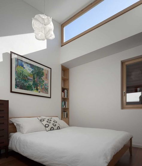 Bedroom With Ceiling Window, Small Bedroom With Skylight, Bedroom High Windows, Bedroom With High Windows, High Bedroom Windows, Small Bedroom With High Ceilings, Small Window In Bedroom, Small Bedroom High Ceiling, High Small Windows