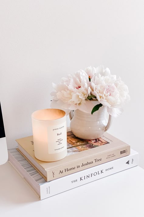 The best home decor ideas are simple ones. Stack this candle with a flower vase and coffee table books for airy, bright decor that works in an office, living room, or on a bedside table. #homedecorideas #decorvignette #summerdecor #homedecorideasDIY #vasedecoratingideas Bedside Table Decor Ideas, Coffee Table Books Decor, Kinfolk Home, Bedside Table Decor, Candles Photography, Photo Candles, Coffee Table Styling, Coffee Table Decor, Table Books