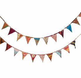 Hand-Made Boho Kantha Quilt Bunting Garland Extended Lila Party, Pendant Banner, Rustic Quilts, Flag Garland, Kantha Fabric, Bunting Flags, Fabric Bunting, Quilt Material, Tassel Garland