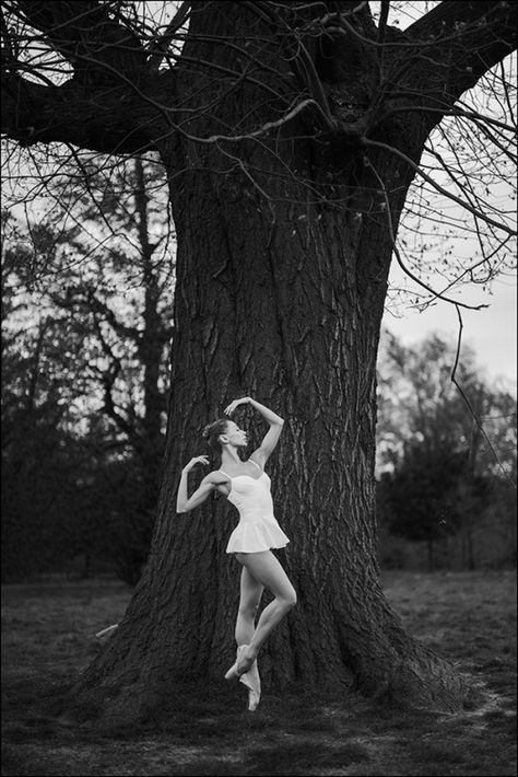 Outdoor Dance Photography, Ballet Photography Poses, Kensington Gardens London, Ballerina Photography, Ballerina Poses, Ballet Dance Photography, Dance Photo Shoot, Dance Picture Poses, Ballerina Project