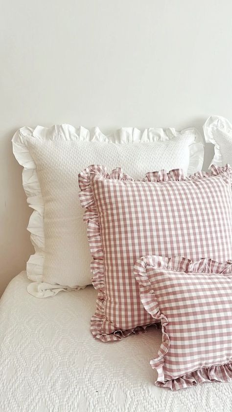 Ruffled Pillow Cases, Sew Bed Sheets, Sew Pillow, Pillow Cases Diy, Casa Country, Pink Cottage, Cute House, Home Upgrades, Toddler Room