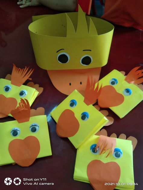 Duck puppet Duck Puppet, Preschool Birds, Duck Craft, Crafts For Kindergarten, Brown Bear Brown Bear Activities, Crafts Kindergarten, Bear Activities, Duck Crafts, Duck Feet