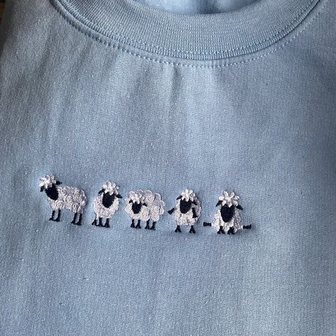 Embroidered Farm Animals, Sheep Embroidery Design, Hoodie Stitching Ideas, Sheep Bookmark, Embroidered Hats Ideas, Embroidered Sheep, Sheep Embroidery, Farm Embroidery, Comfy Christmas