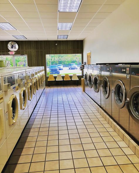 Laundromat Bloxburg, Abandoned Laundromat, Retro Laundromat, Laundromat Aesthetic, Background Practice, Bad Genius, Building References, Sarah Dessen, Coin Laundry