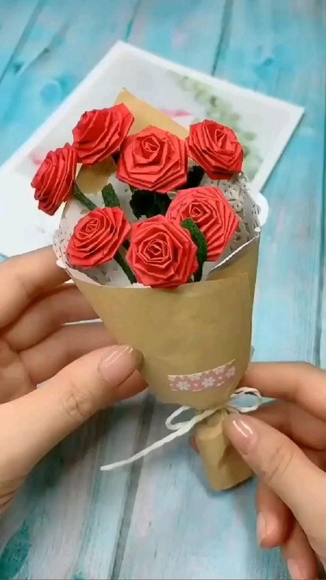 creative handicrafts😍 in 2022 | Handmade crafts gifts, Paper crafts, Paper bouquet diy Crafts Teens, Diy Rose Bouquet, Hadiah Diy, Kraf Kertas, Handmade Crafts Gifts, Diy Flores, Diy Pencil, Diy Backpack, Seni Dan Kraf