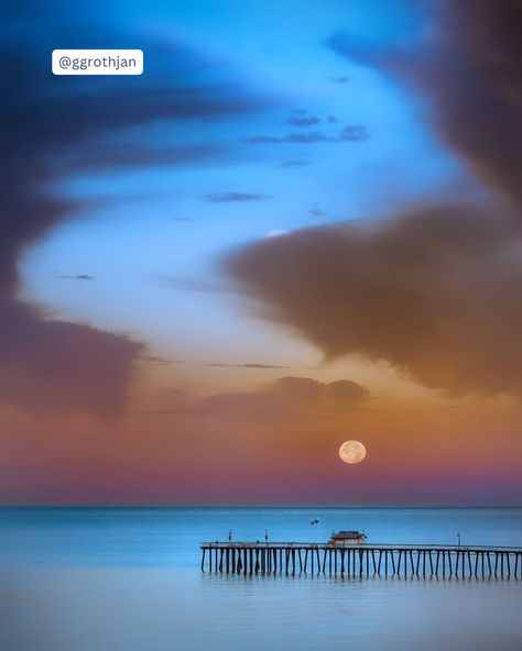 San Clemente Pier looks like a real-life painting! 🎨🌅 This beach spot is pure coastal charm— it’s easy to see why this is a favorite. Big thanks to @ggrothjan for capturing this stunning moment! 🌊✨

#SanClemente #SanClementePier #CaliforniaDreaming #PiersOfCalifornia #SoCalBeaches #SouthCoastToyota #AllAboutOrangeCounty San Clemente Pier, Charm It, Coastal Charm, San Clemente, Big Thanks, California Dreaming, Orange County, Real Life, California