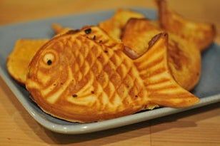 How to Make Creme Taiyaki (Custard Filled Waffle Fish): 31 Steps (with Pictures) Japanese Taiyaki, Taiyaki Fish, Japanese Baking, Waffle Batter, Butter Mochi, Mochi Recipe, Mochi Cake, Moon Cakes, Sweet Red Bean