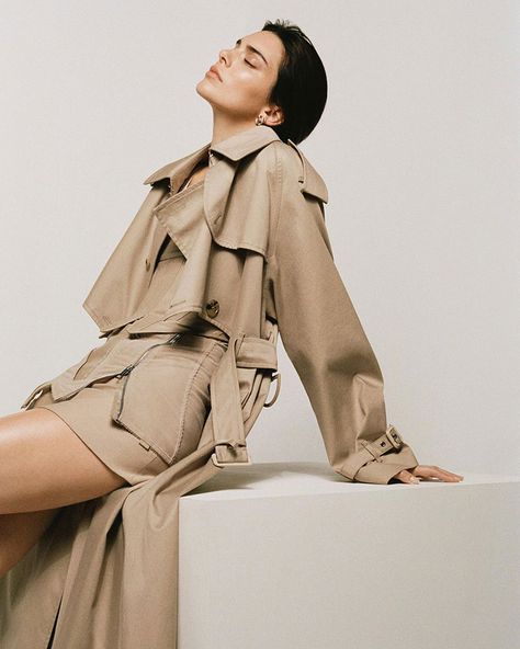 Burberry Spring-Summer 2020 Ad Campaign - Minimal. / Visual. Burberry Photoshoot, Freja Beha Erichsen, Kim K Style, Jenner Sisters, Campaign Fashion, Kardashian Kollection, Model Test, Jenner Outfits, Latest Fashion Design