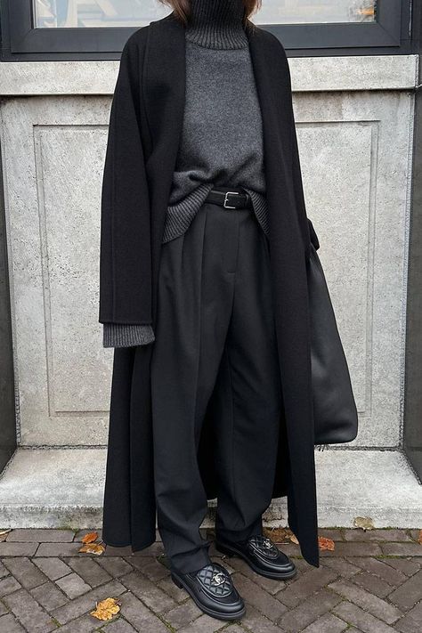 Black Coat Outfit, 일본 패션, Grey Outfit, Autumn 2024, Brown Shades, Style Aesthetic, Minimal Style, Coat Outfits, Trend Fashion