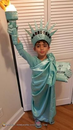 Diy Statue Of Liberty Costume, Lady Liberty Costume, Statue Of Liberty Costume, Fancy Dress Costumes Kids, Statue Liberty, Fancy Dress Competition, Baby Fancy Dress, Cat Halloween Costume, Homemade Costumes