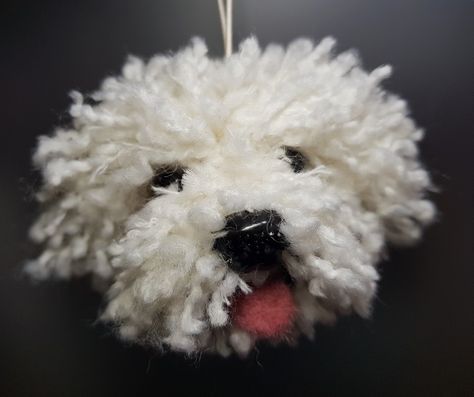 Pompon Art, Pom Pom Puppies, Diy Crafts Easy At Home, Wool Crafts Diy, Pom Pom Animals, Pom Dog, Easy Yarn Crafts, Animal Sweater, Fiber Art Projects