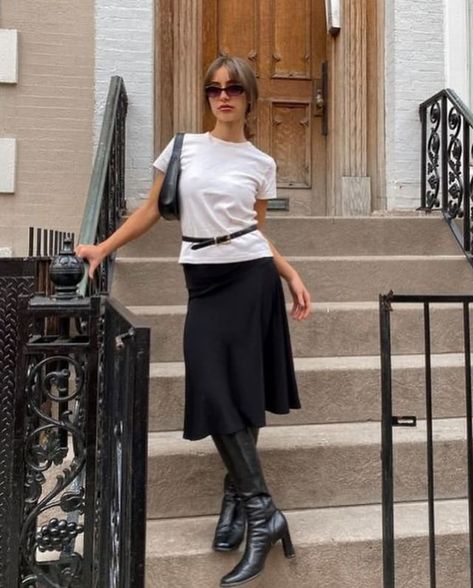 Midi Skirt And Boots, Black Skirt Outfits, Skirt And Boots, Midi Skirt Outfit, Black Midi Skirt, Black Midi, Midi Skirts, Skirt Outfit, Warm Outfits