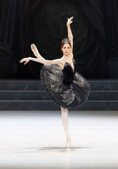 Swan Lake Ballet, Svetlana Zakharova, Ballet Russe, Ballet Pictures, Skirt Diy, Ballet Beauty, Bolshoi Ballet, Ballet Poses, Ballet Inspiration